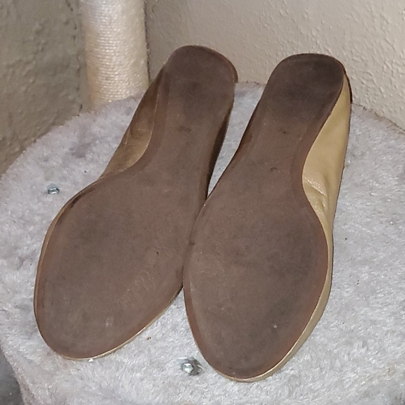 Sam Edelman Gold Leather Flats - Picture 3 of 3